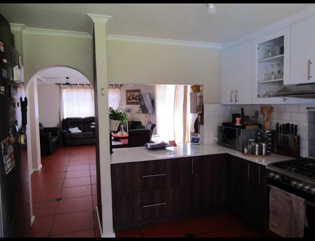 3 BEDROOM HOUSE FOR SALE IN BLOUBERG RISE